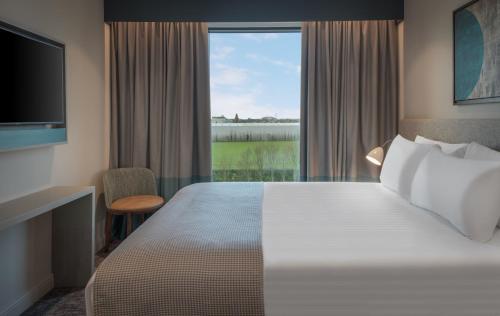 Staybridge Suites London Heathrow - Bath Road, an IHG Aparthotel