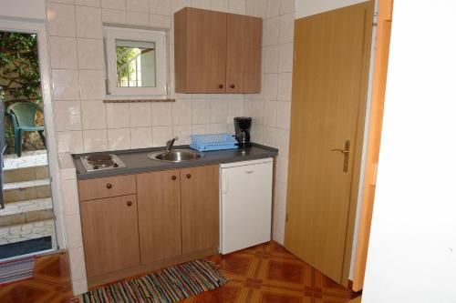 Apartment Axe - image 8