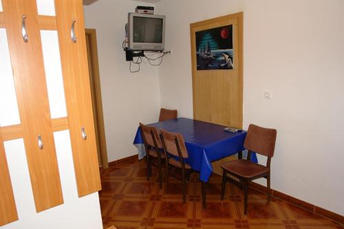 Apartment Axe - image 9