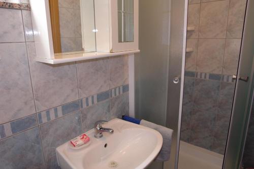 Apartment Axe - image 13