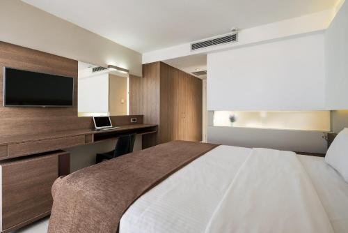 Superior Double Room with City View image 2