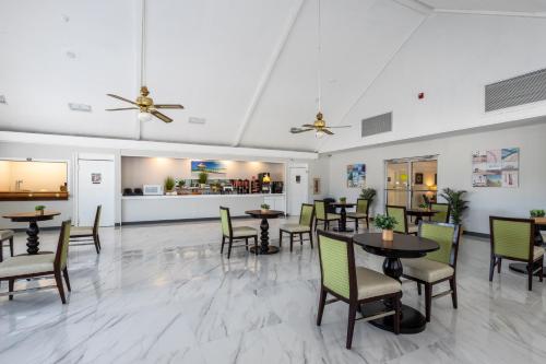 Food and beverages, Motel 6 Altamonte Springs, FL in Winter Park / Altamonte Springs