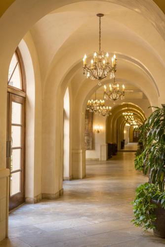 Ayres Hotel Manhattan Beach - image 3