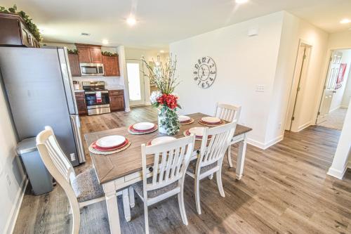 Charming & Comfy - Close to Stadium & Campus - Parents - Game Weekend photo 3