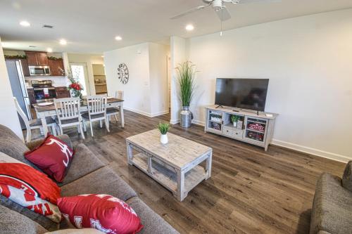 Charming & Comfy - Close to Stadium & Campus - Parents - Game Weekend photo 2