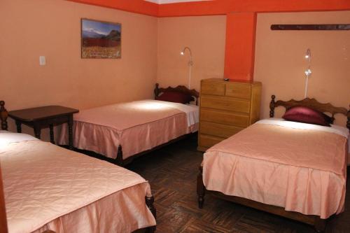 1 double bed, 1 twin bed