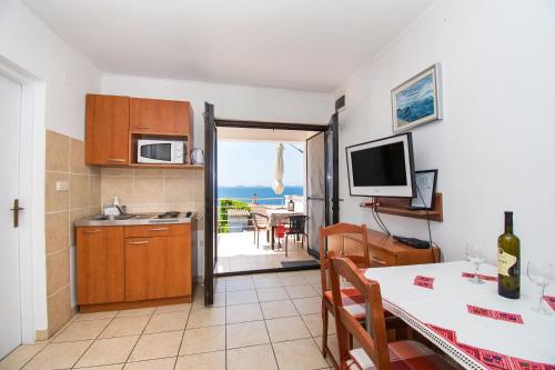 One-Bedroom Apartment image 9