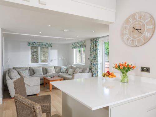 Keepers Lodge Hillfield Village - image 3