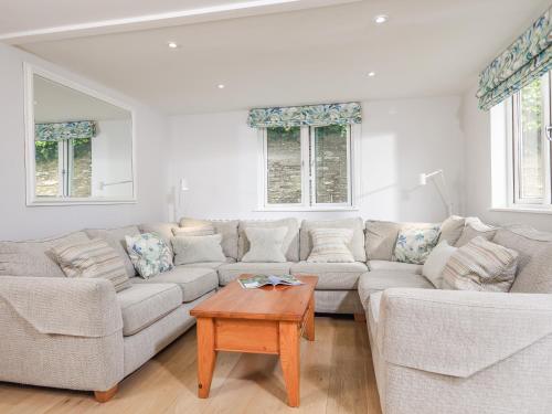 Keepers Lodge Hillfield Village - image 2