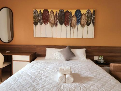 Standard King Room image 4