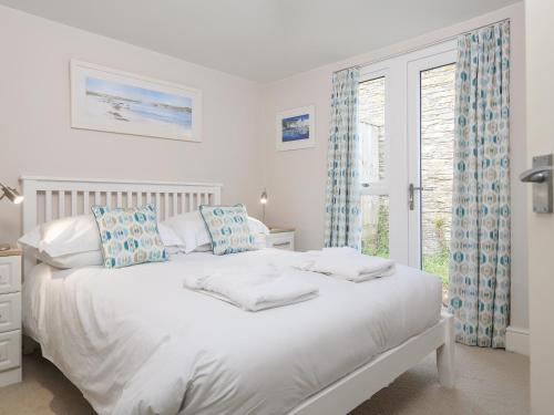 Keepers Lodge Hillfield Village - image 4