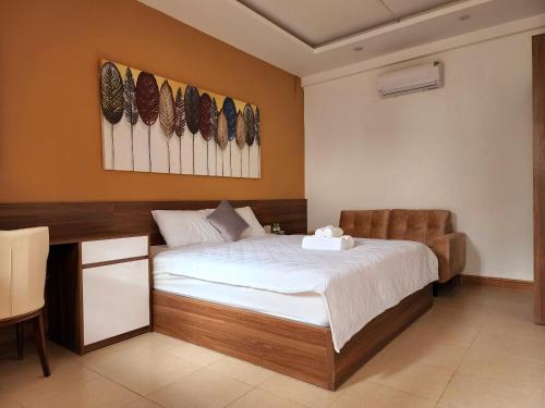 Standard King Room image 3