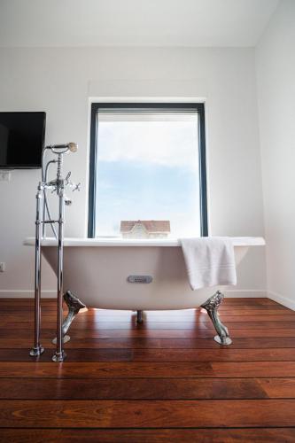 Premium Room with Balcony image 1