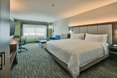 Holiday Inn Express & Suites - Albuquerque East