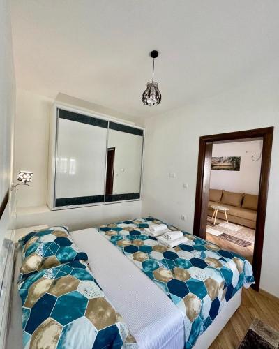 One-Bedroom Apartment image 4