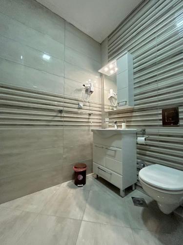 One-Bedroom Apartment image 1