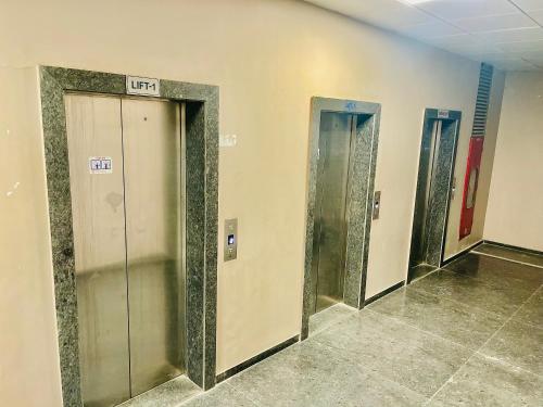 Hotel Avenue – Ahmedabad, TN
