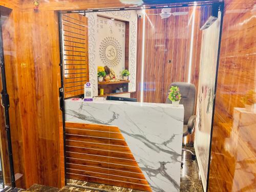 Hotel Avenue – Ahmedabad, TN