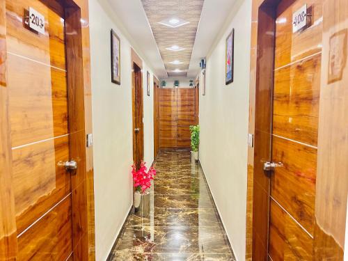 Hotel Avenue – Ahmedabad, TN