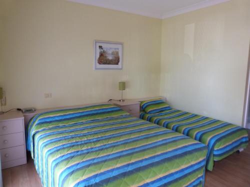 Fullarton Motor Lodge - Tap to explore photos