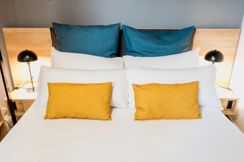 One-Bedroom Apartment image 3