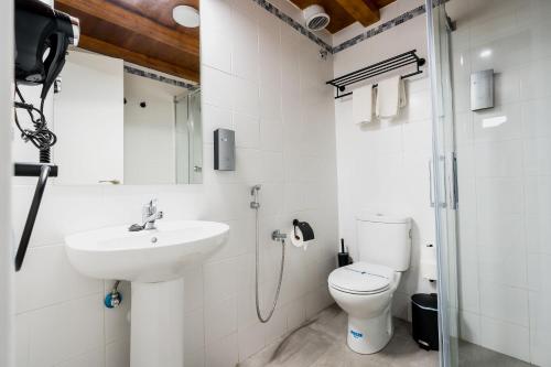 One-Bedroom Apartment image 2