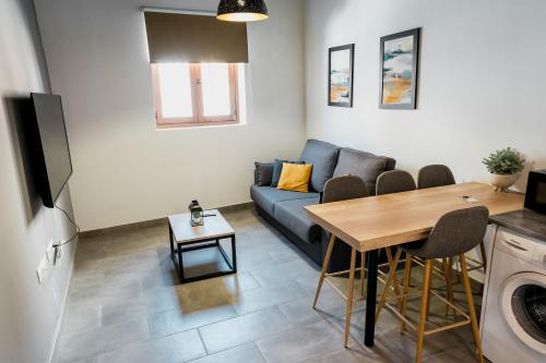 One-Bedroom Apartment image 4