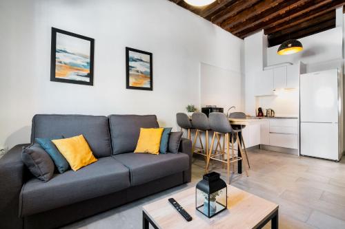 One-Bedroom Apartment image 9