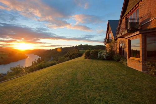 Lake Karapiro Lodge - Accommodation - Tirau