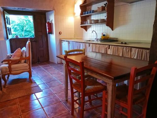  Casa Rectoral de Samartín. in San Martín de Valledor