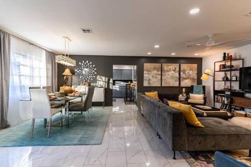 Cosmopolitan Suite, Centrally located to Downtown and the beach. in Sarasota, USA