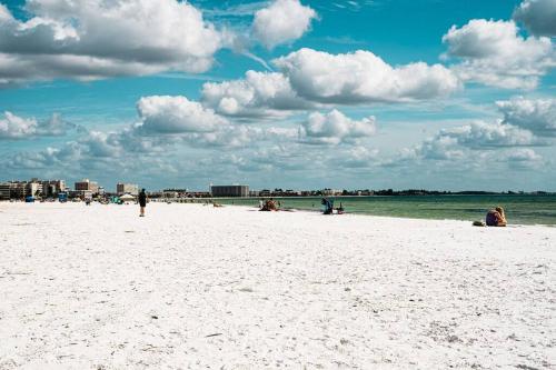 Cosmopolitan Suite, Centrally located to Downtown and the beach. in Sarasota, USA