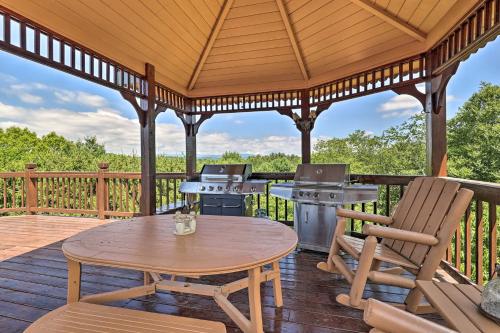 Rustic Piney Creek Cabin Wraparound Porch and Views in Piney Creek, USA