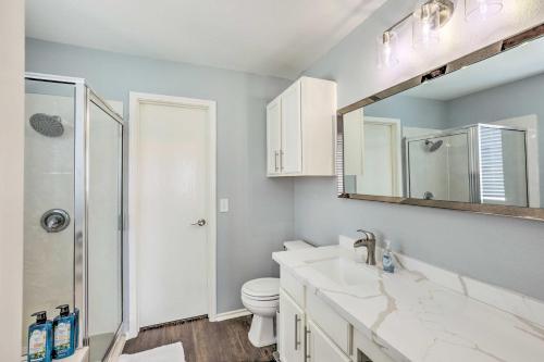 Spacious and Sunny Austin Home about 12 Mi to Dtwn!