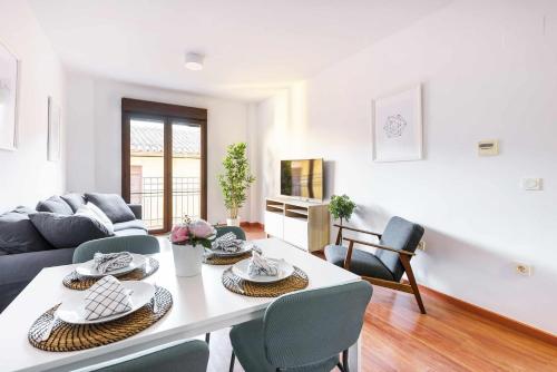 Rosaleda 13 con parking incluido by Pineapple Homes, Malaga