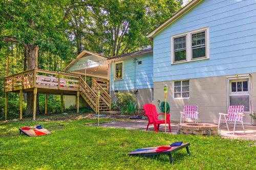 Cottage with Deck and Fire Pits about 9 Mi to Lake Lure! in Lake Lure, USA