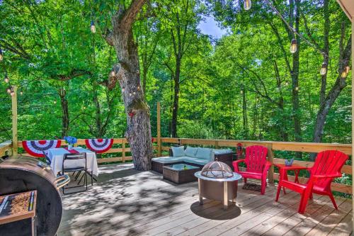 Cottage with Deck and Fire Pits about 9 Mi to Lake Lure! in Lake Lure, USA