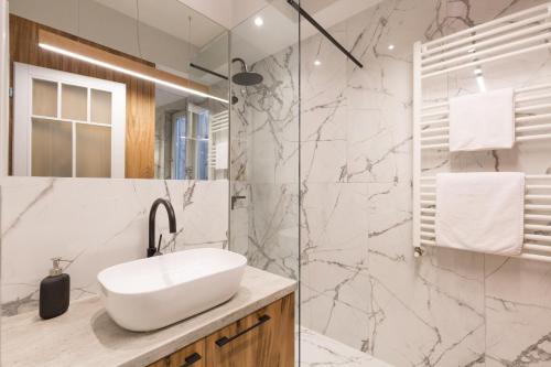 Luxury Presidential Suite in The Absolute Center - image 13