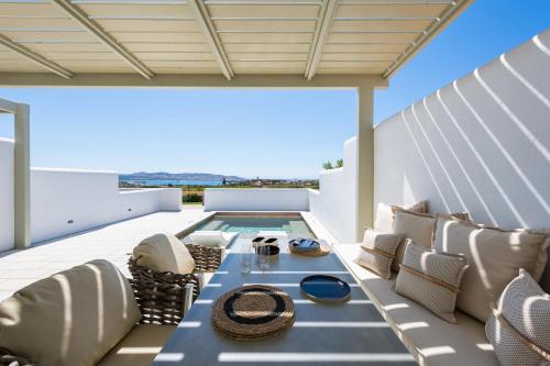 ระเบียง/ชานเรือน, Sersi Paros Villas & Suites in ปูนตา / โซติเรส