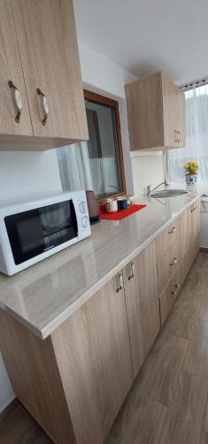 Konyha, La numărul 100, Nămăești (La numarul 100, Namaesti) in Valea Mare Pravat