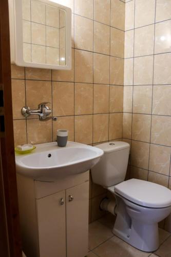 2 bedrooms, 5 beds