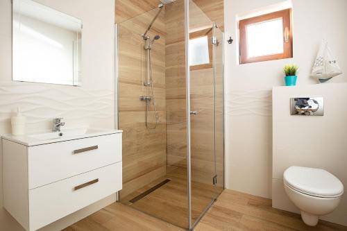 Standard Chalet image 9