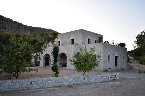  Akroyiali Apartments in Yerolimin