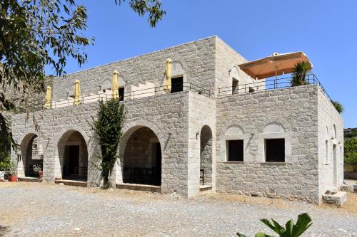  Akroyiali Apartments in Yerolimin