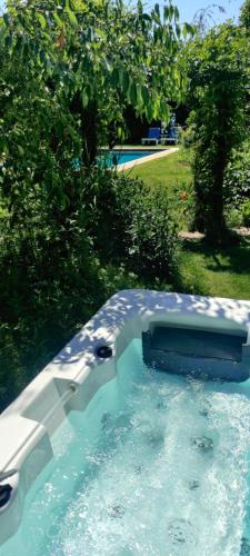 Ecolodge prive sauna, prachtige tuin, jacuzzi en warm zwembad