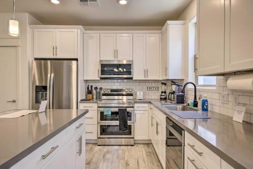 Executive Chandler Townhome with Community Perks