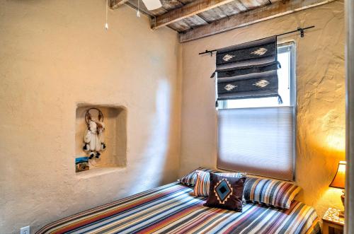 Authentic Adobe Abode Less Than 1 Mile to Sante Fe Plaza! - image 5