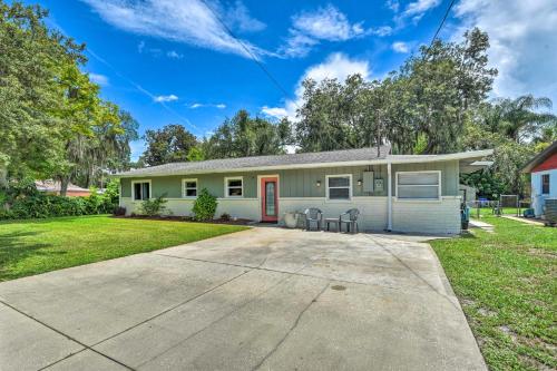 Dog-Friendly Home with Gas Grill - Walk to Rose Bay! in Port Orange, USA