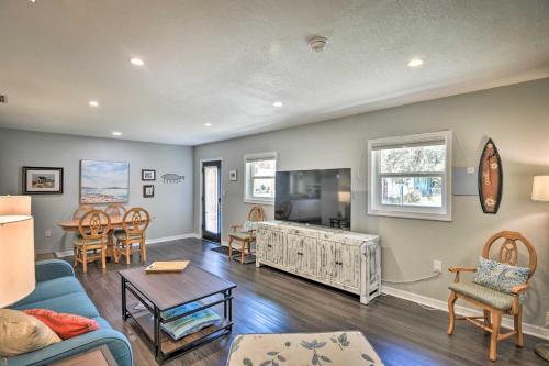 Pet-Friendly Home with Grill Walk to Rose Bay! - image 8