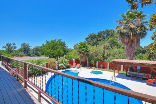 Relaxing River-View Retreat Near Sacramento